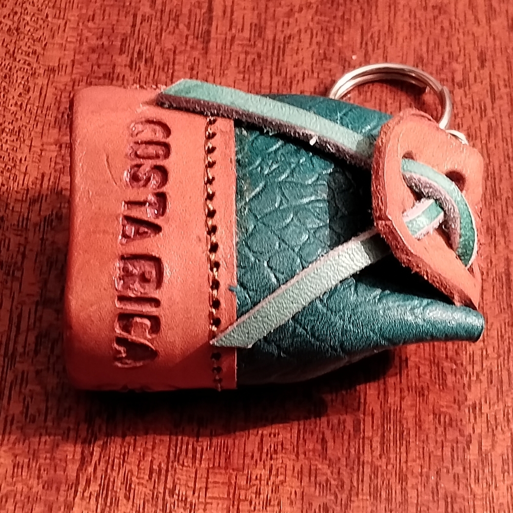 Costa Rica Embossed Leather Keychain - Picture 4 of 12